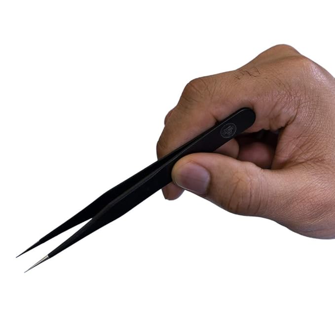 Golden Grooming Co. Essential Skincare Set for Men | Complete Face & Body Care Kit with Face Wash, Exfoliating Scrub, Body Wash, Tweezers & Lip Balms