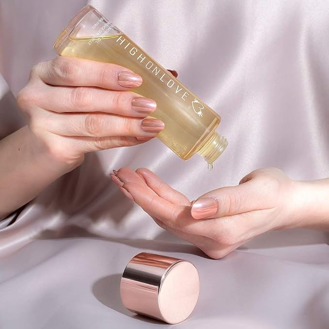 HIGHONLOVE Natural Body Oil with Hemp Seed, Grape Seed, & Vitamin E Oil - Moisturizing Body Glow with a Non-Greasy, Glowy Finish (120 ml) (Strawberries & Champagne)