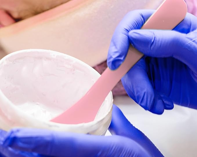 ONLYKXY 30pcs 5in Plastic Beauty Spoon Facial Cream Brush Makeup Scoop Mud Reusable Cosmetic Dig Scoop Spatula Mask Tip for Lotions Moisturizers Home Salon DIY Facemask Mixing Sampling (Pink)