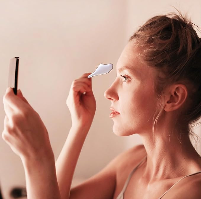 Mini Eye Care Stick, Facial Roller to Eliminate Eye Puffiness, Lighten Wrinkles, Gua Sha Beauty Skin Care Tool, On-The-go Facial Care Massager for Women (Zinc Alloy)